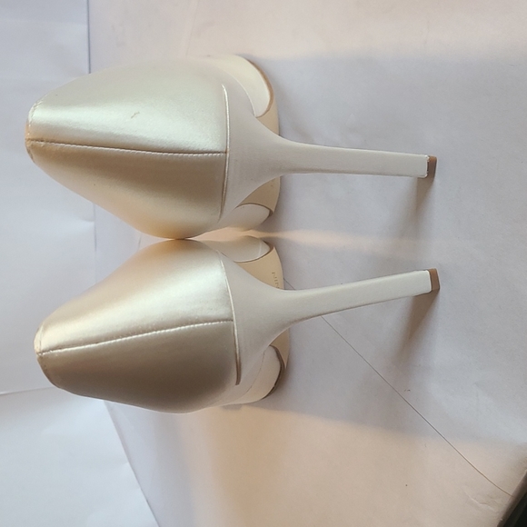Nine West Women's Trulove2 Pump, White Satin, Size 5.5 M - Picture 8 of 10